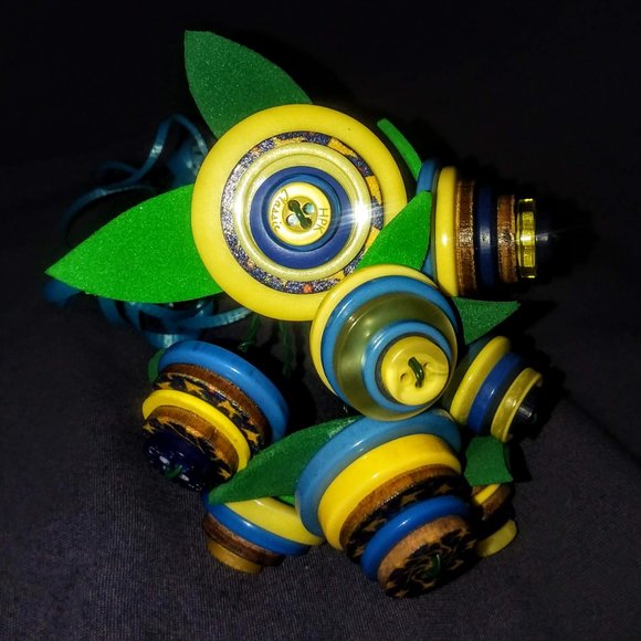 "Stars for Eyes" Handmade Button Bouquet - Picture 8 of 10